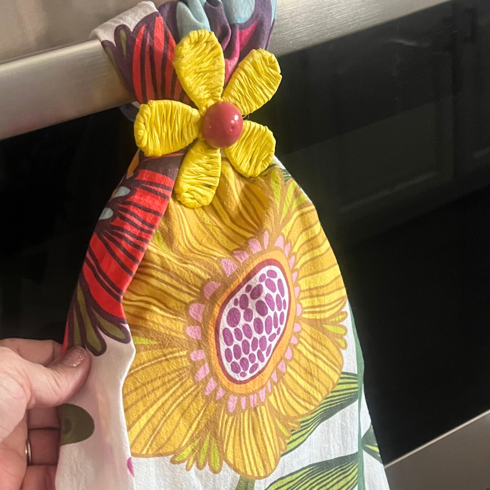 Pink Daisy Towel Topper™