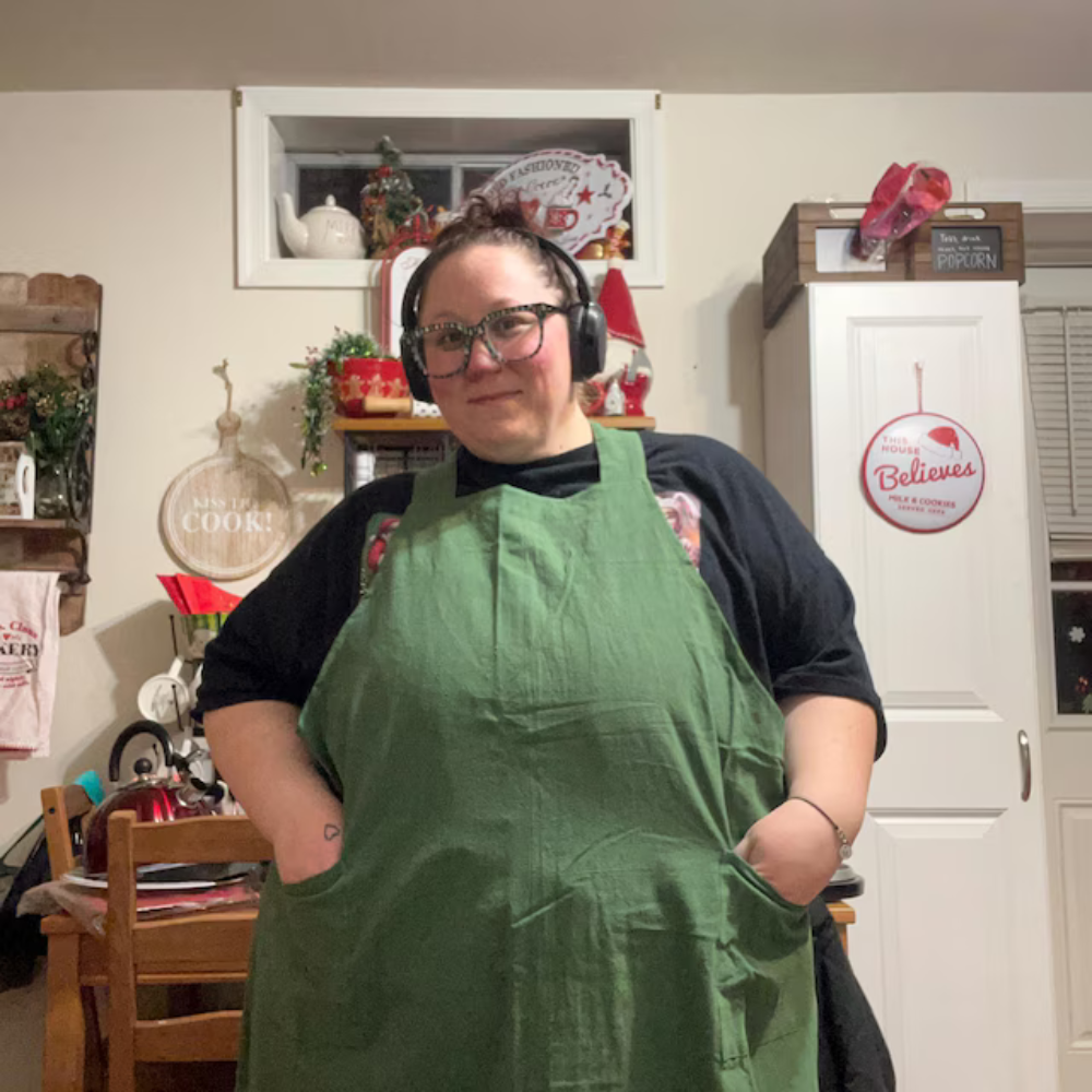Ms Reliable Crossback Apron - Wilted Spinach