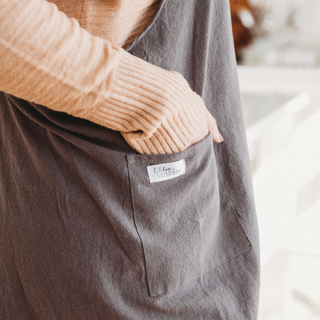 Ms Reliable Crossback Apron - Cast Iron