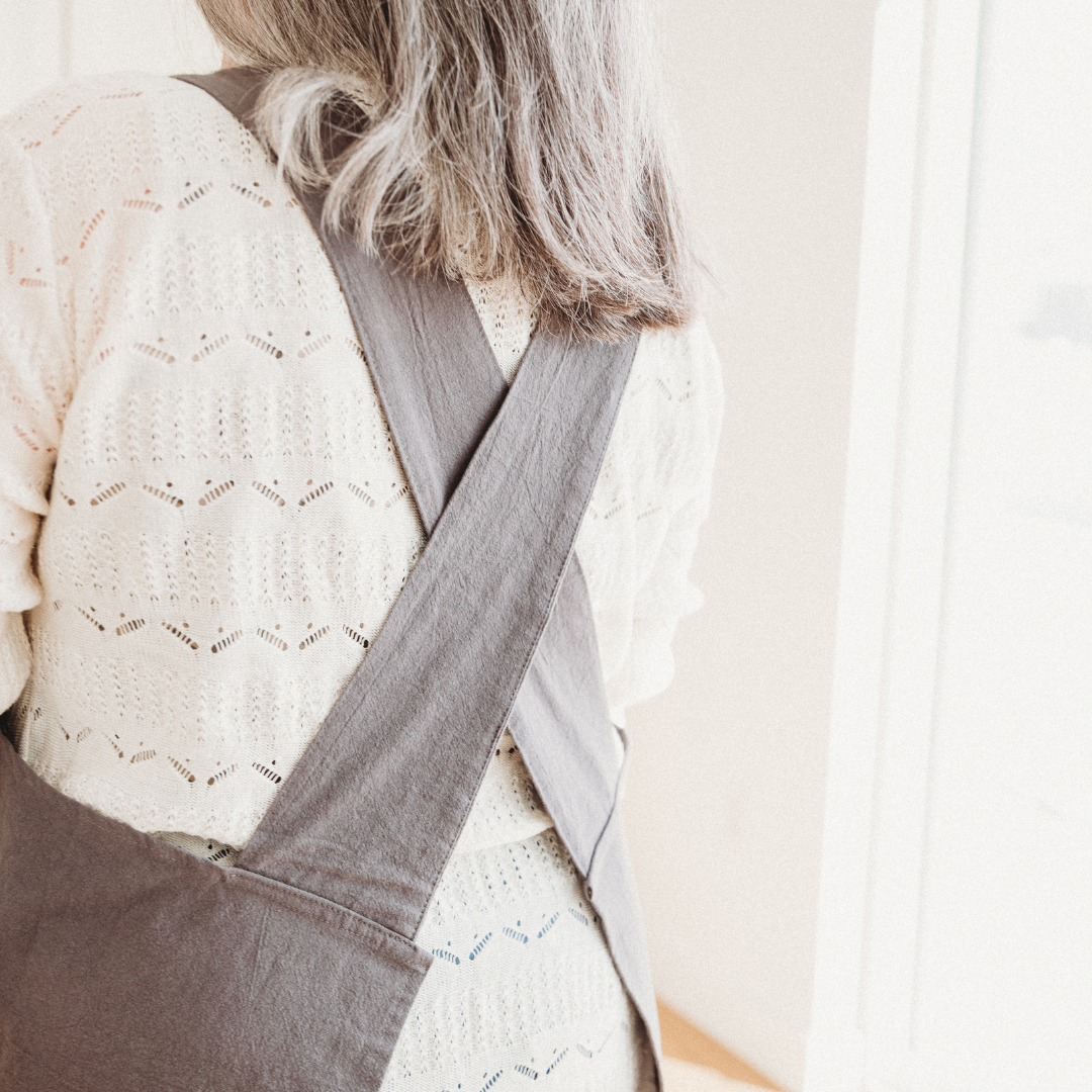 Ms Reliable Crossback Apron - Cast Iron
