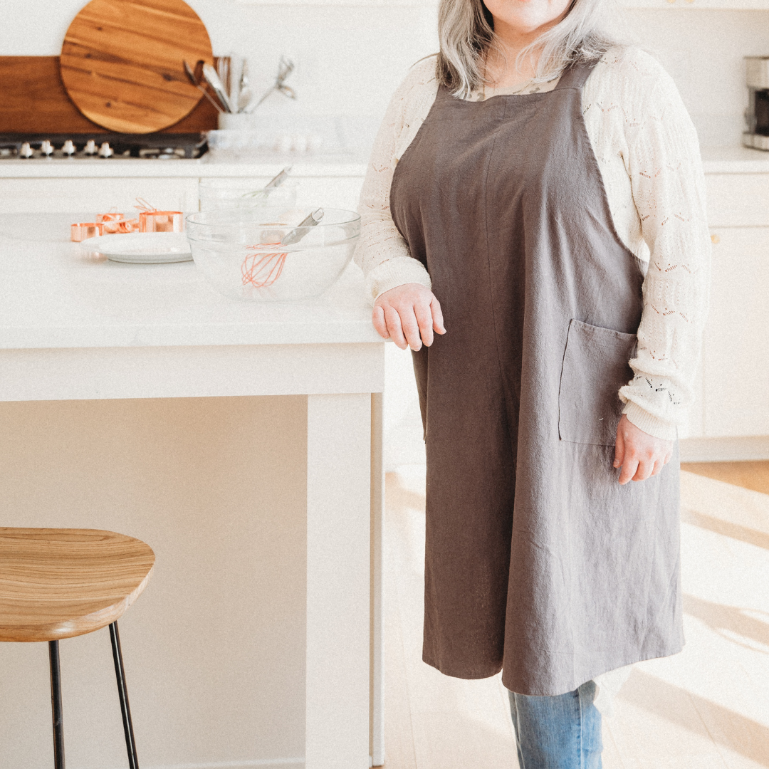 Ms Reliable Crossback Apron - Cast Iron
