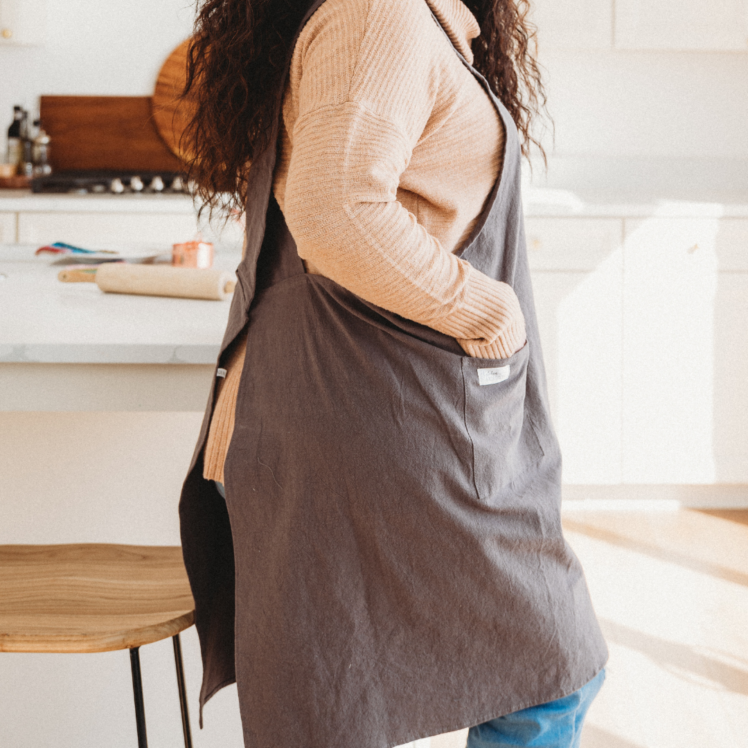 Ms Reliable Crossback Apron - Cast Iron