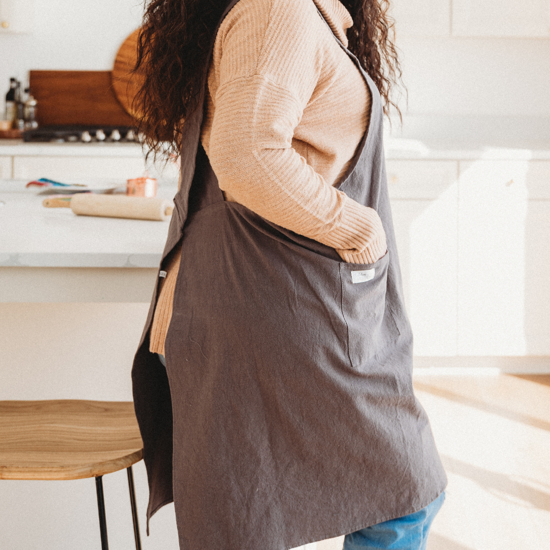 Cross Back Apron - Carbon Black