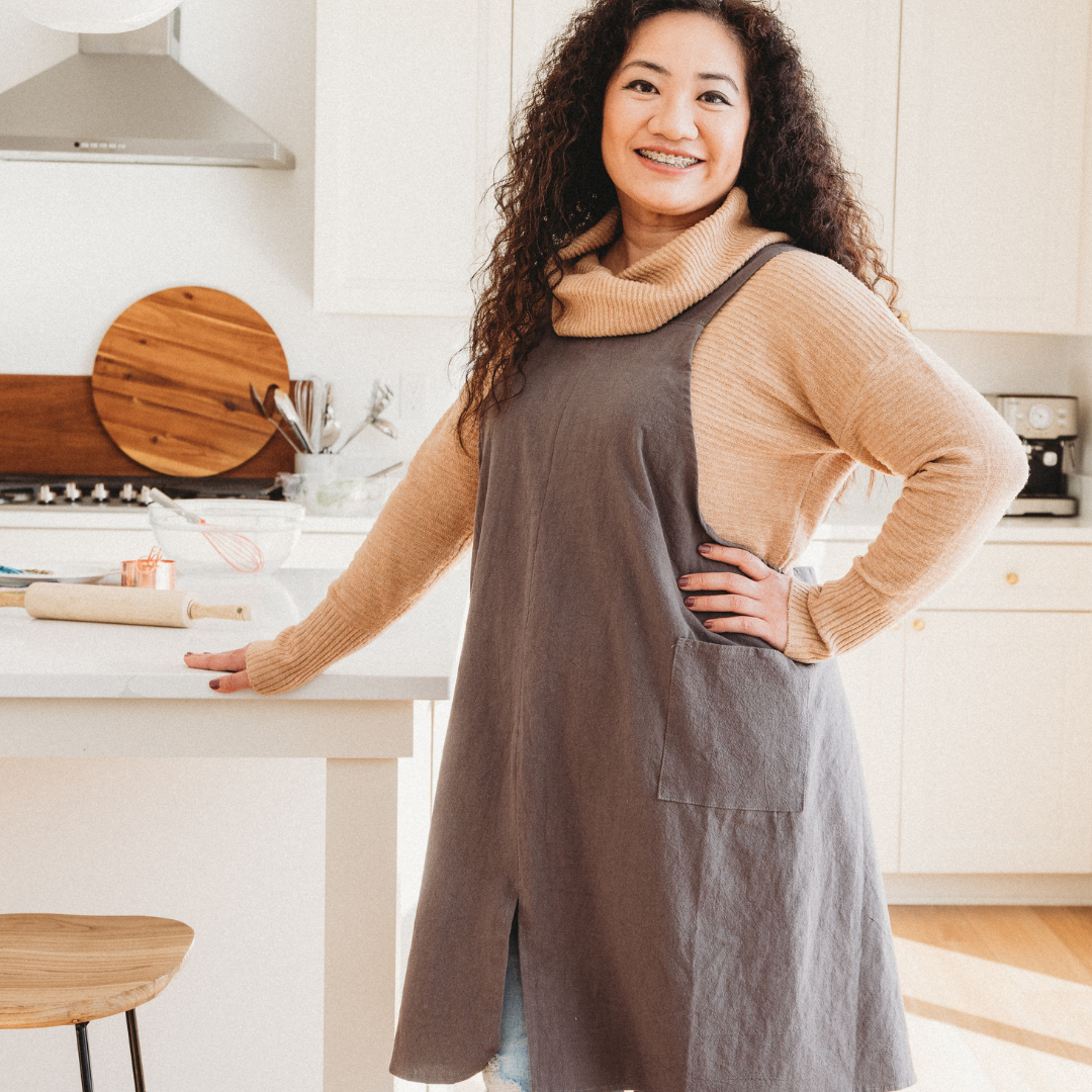 Ms Reliable Crossback Apron - Cast Iron