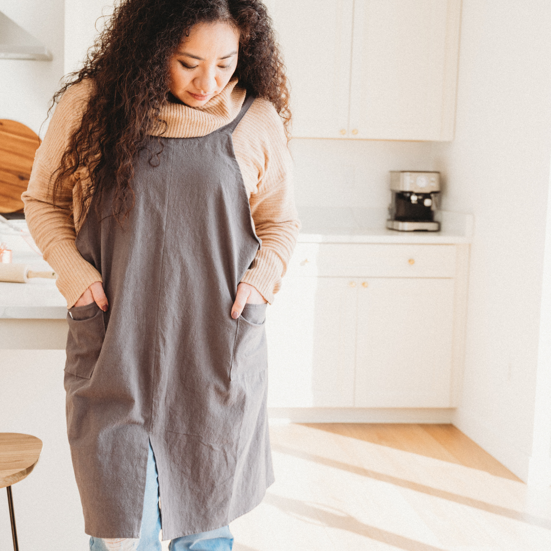 Ms Reliable Crossback Apron - Cast Iron