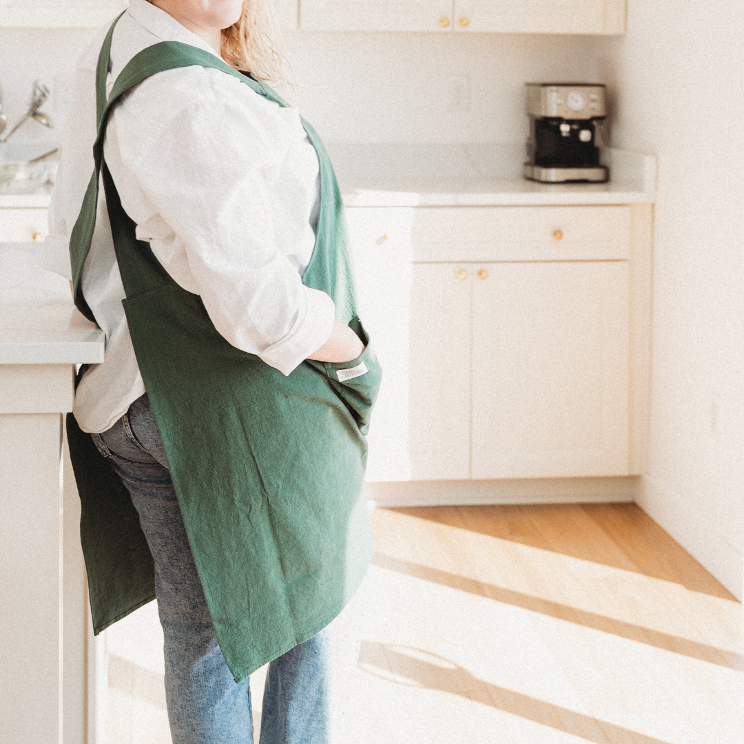 Ms Reliable Crossback Apron - Wilted Spinach