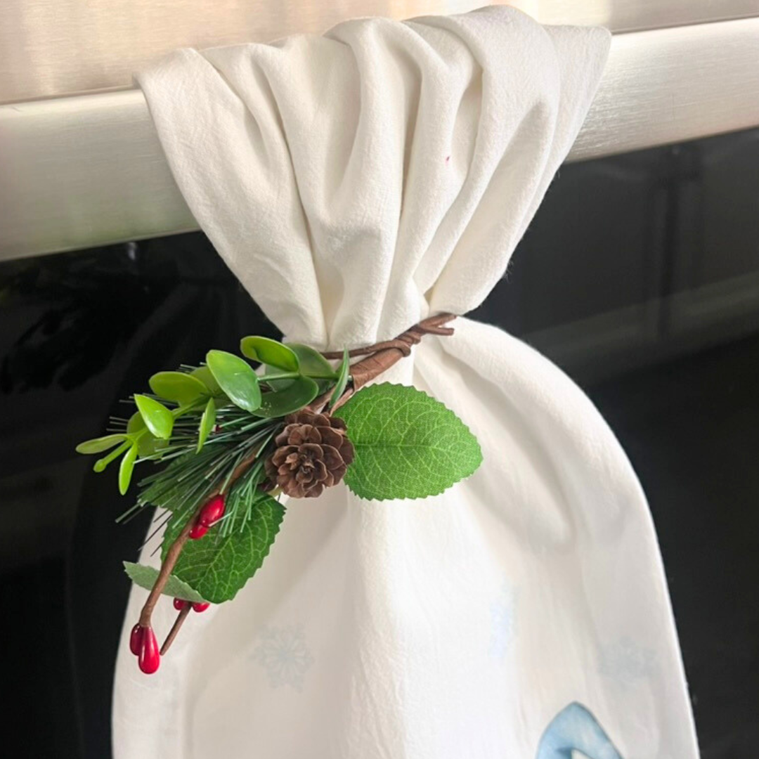 Christmas Pinecone Towel Topper™